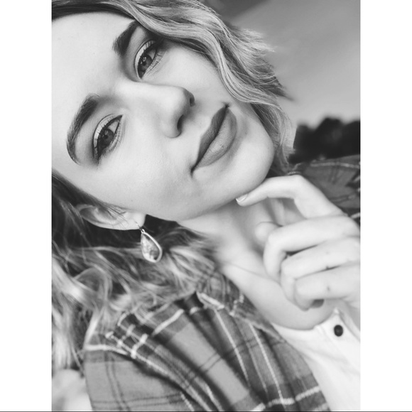 Meet your Posher, Tabitha - Picture 2 of 5